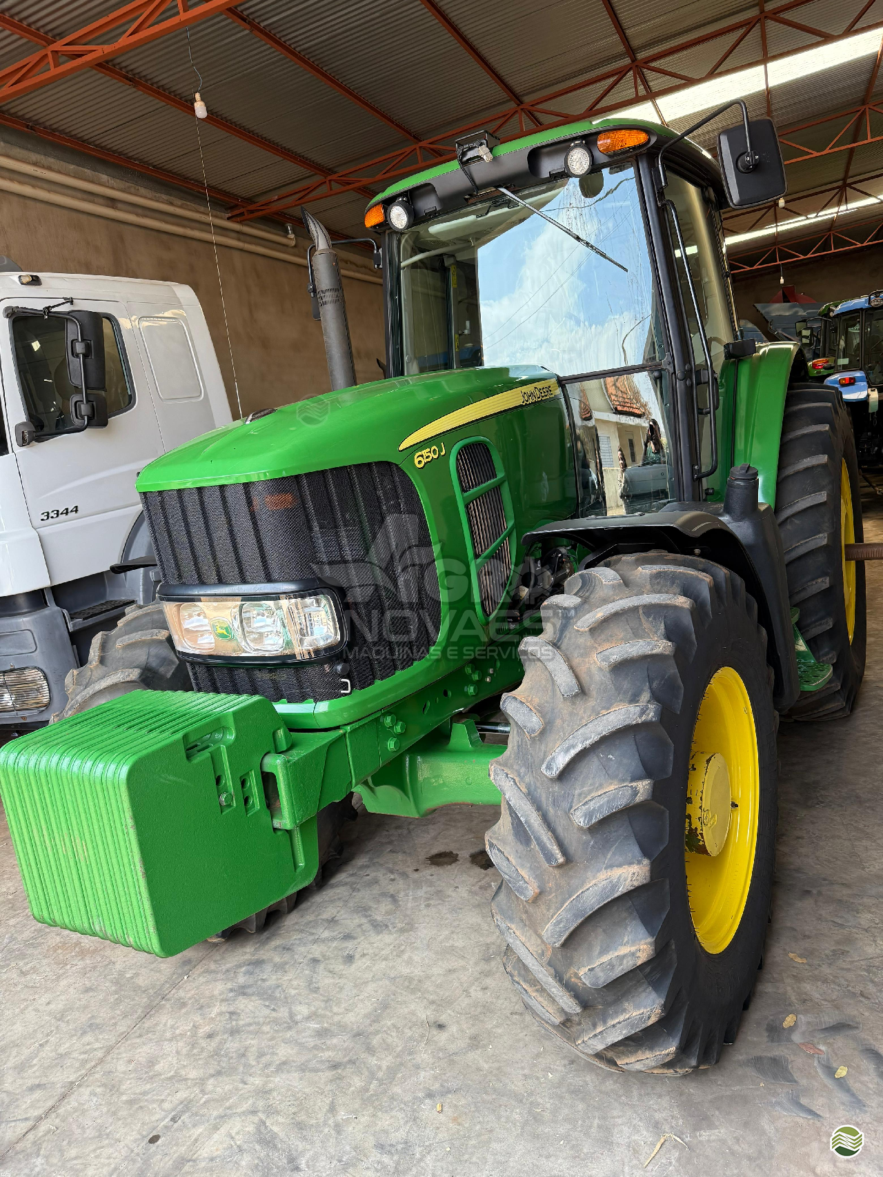 JOHN DEERE 6150J de Agro Novaes Máquinas Agrícolas